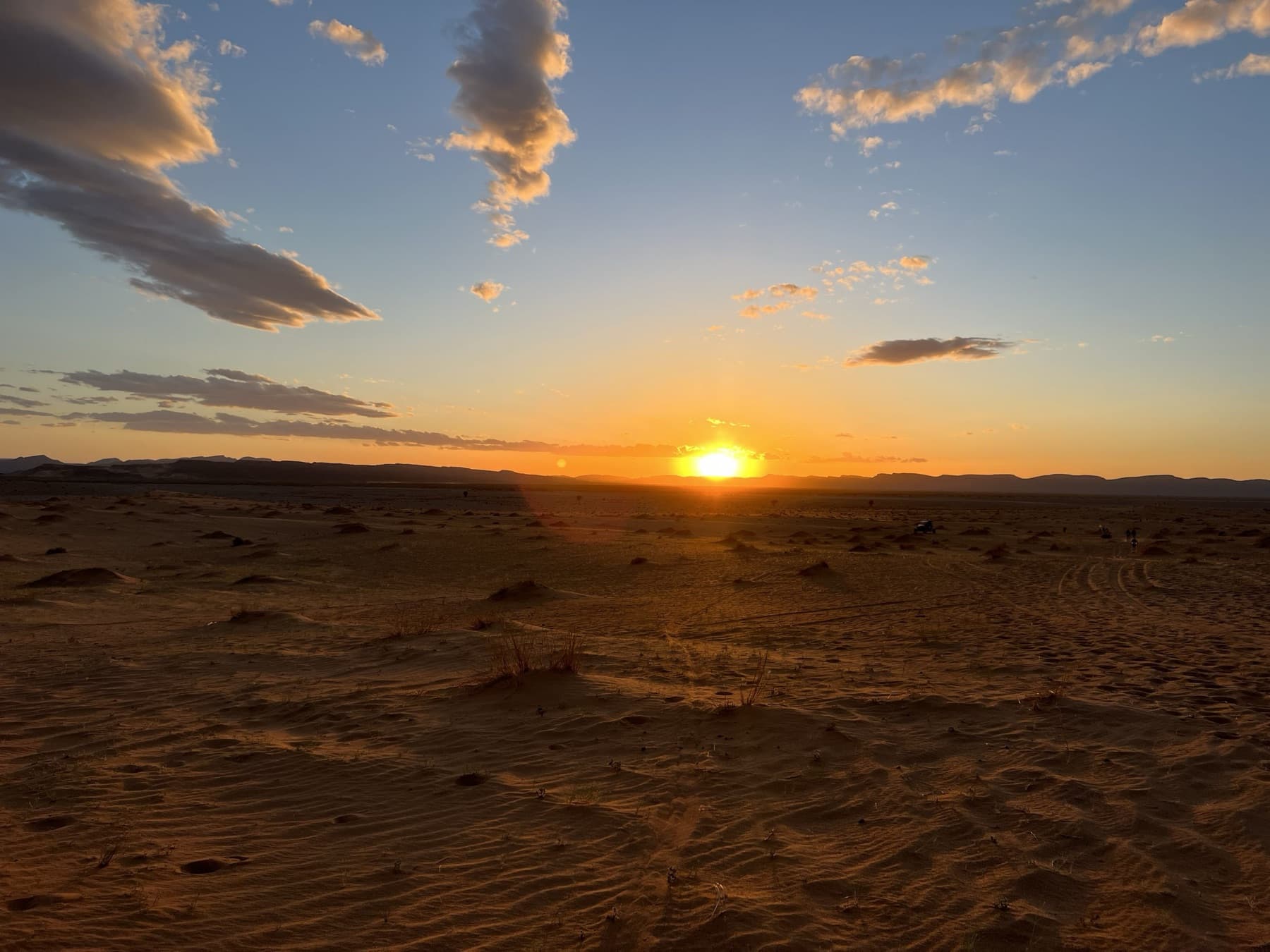 Golden sunset over the Sahara sand near the MdS camp